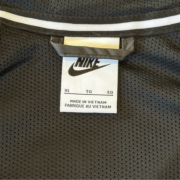 NWOT BIG KIDS (BOYS) LOOSE HIP-LENGTH NIKE SPORTSWEAR WINDRUNNER XL BLACK - Picture 9 of 15